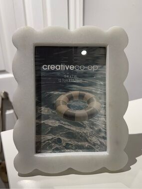 Creative Co-Op White Scallop Marble Photo Frame - holds 5x7” picture
